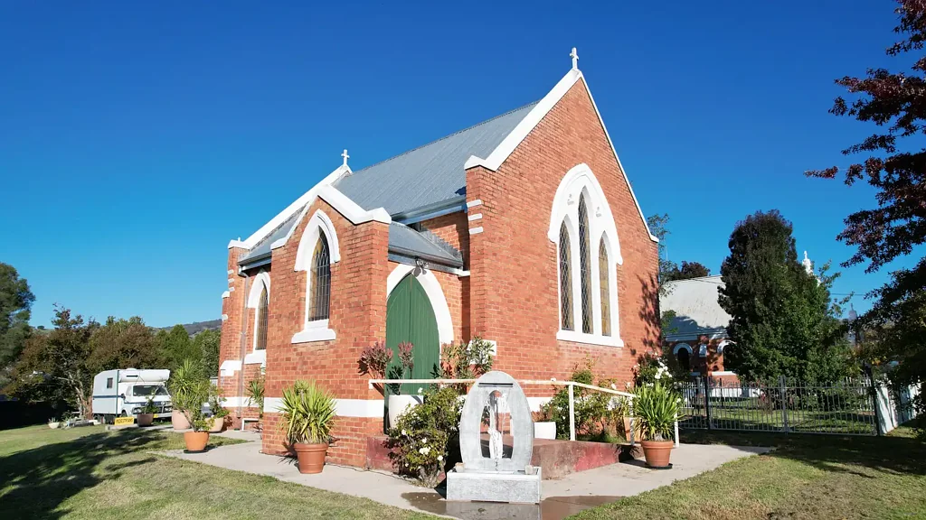 Walwa 2房  Historic Church, Industrial Workshop & Studio Residence - An Extraordinary Lifestyle Opportunity