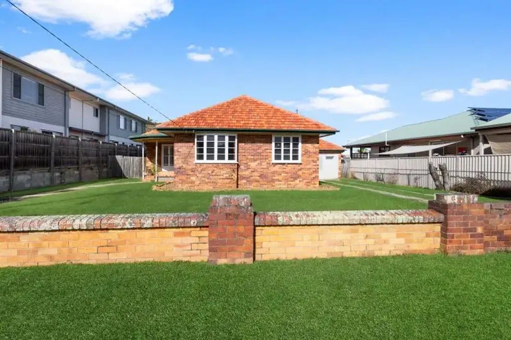 Woody Point 2બેડરૂમ GORGEOUS CHARACTER HOME! HUGE 809m2 BLOCK!