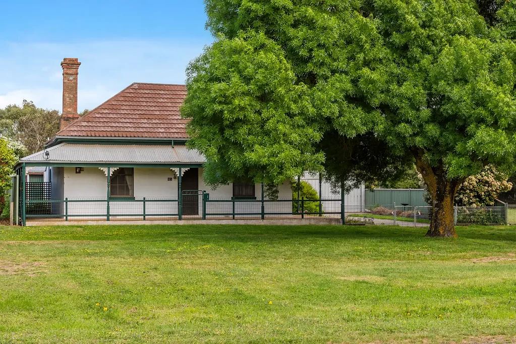 Lancefield 3 Slaapkamer Historic Charm with Endless Potential