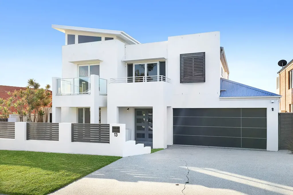 Shell Cove 5房  Luxury Coastal Living Awaits at 13 Bribie Ave, Shell Cove