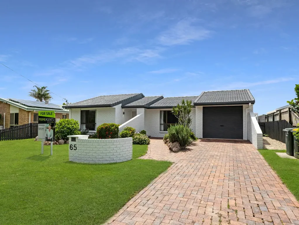 Urangan 3房  BEAUTIFULLY RENOVATED COASTAL HOME MOMENTS FROM THE MARINA