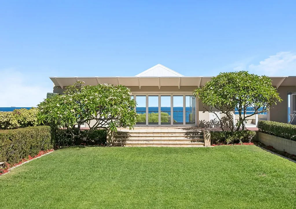 Cottesloe 5ห้องนอน Prestige Cottesloe Beach House in Front Row Position