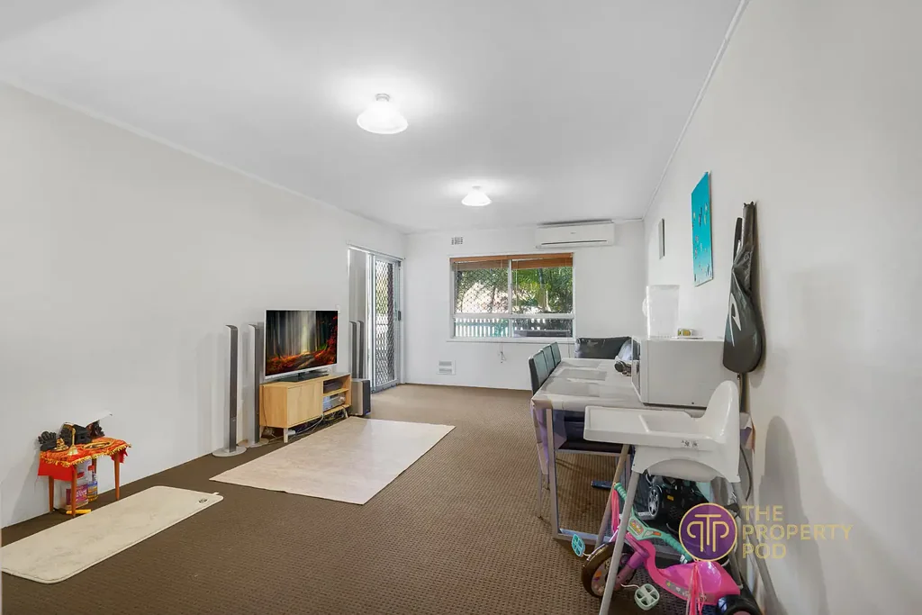 Langford 3ਬੈੱਡਰੂਮ Rare Find! Ground-Floor Unit with Huge Private Backyard – Affordable, Low-Maintenance Living Close to Everything