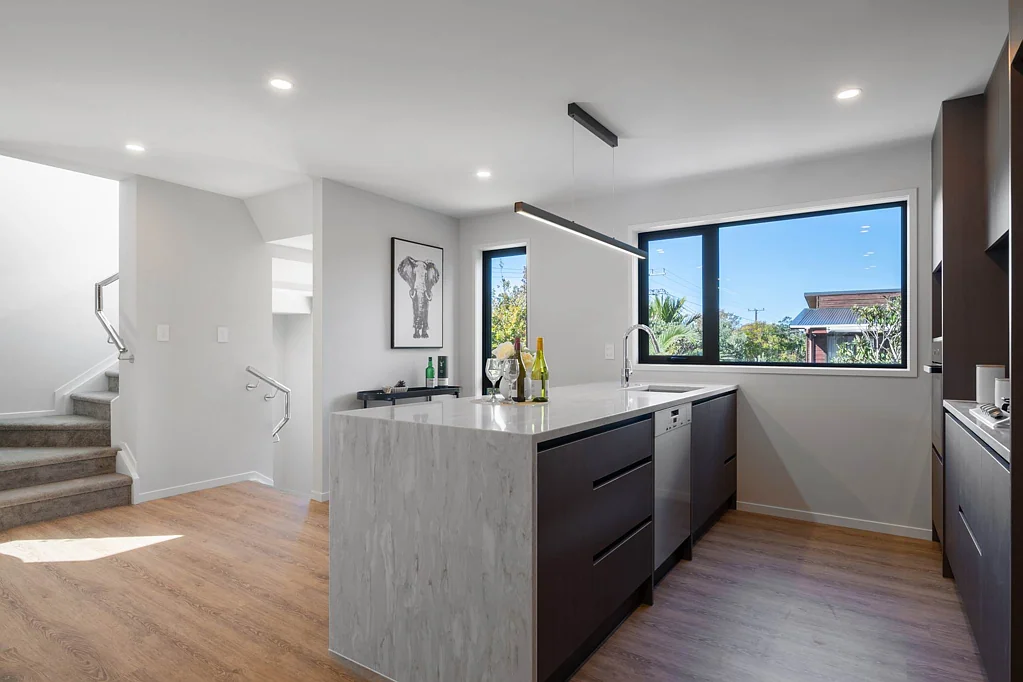 Takapuna 4房 零物业费！Takapuna中心全新美宅，西湖双校网，尊享10年质保！ Secure Your Dream Home in Central Takapuna