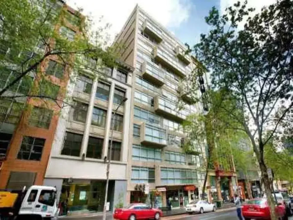 BRIGHT, SPACIOUS & FURNISHED STUDIO!
