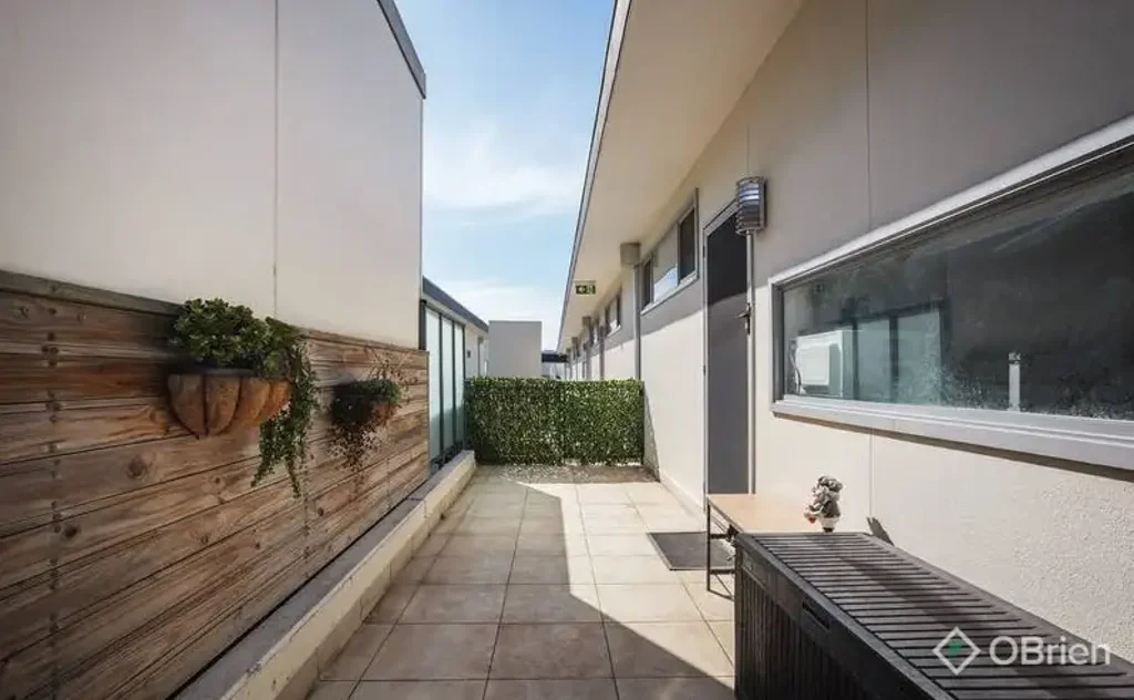 Sunlit Corner Apartment with Two Terraces!