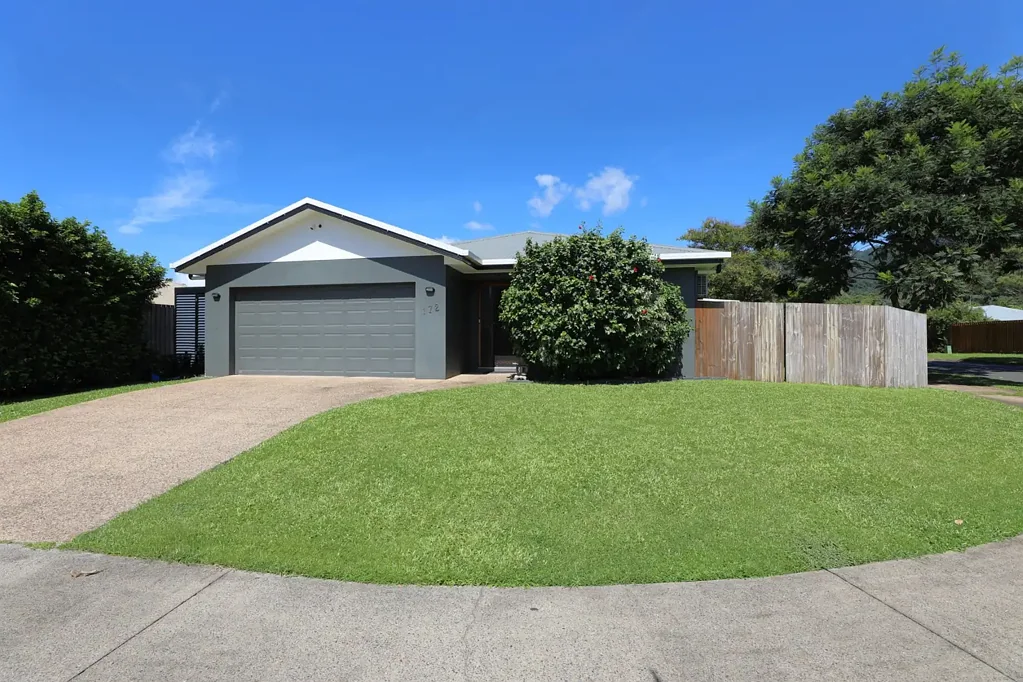 Bentley Park 4 Bedroom Spacious modern 4 bedroom family home with an exceptional undercover outdoor living area.
