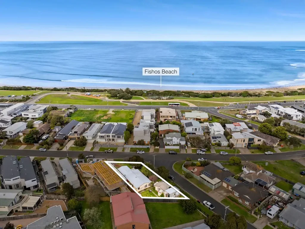 Torquay 3ਬੈੱਡਰੂਮ PRIME POSITION – ONE STREET FROM THE ESPLANADE & FISHERMANS BEACH!!