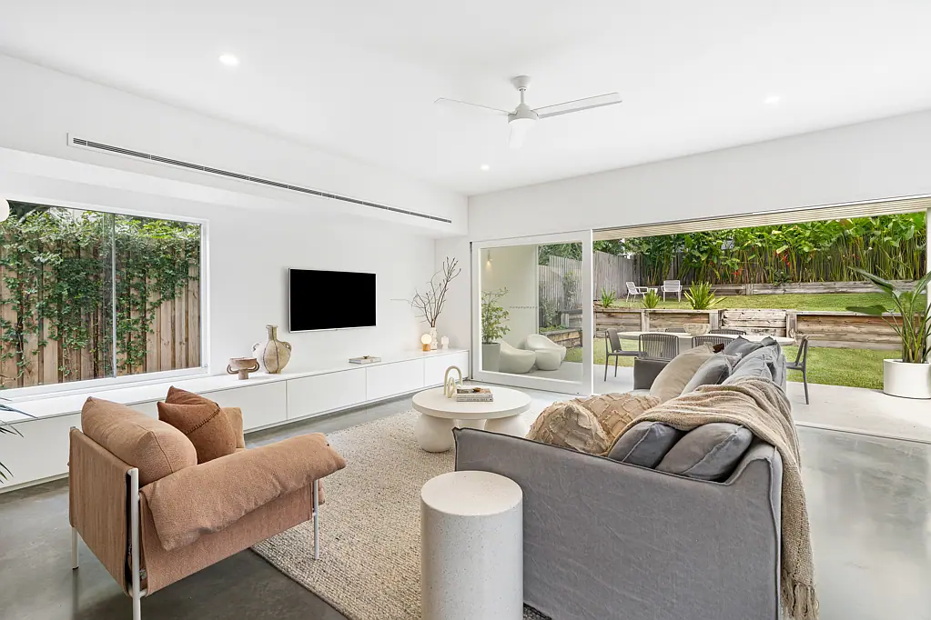 210 Cypress Terrace, Palm Beach, QLD 4221