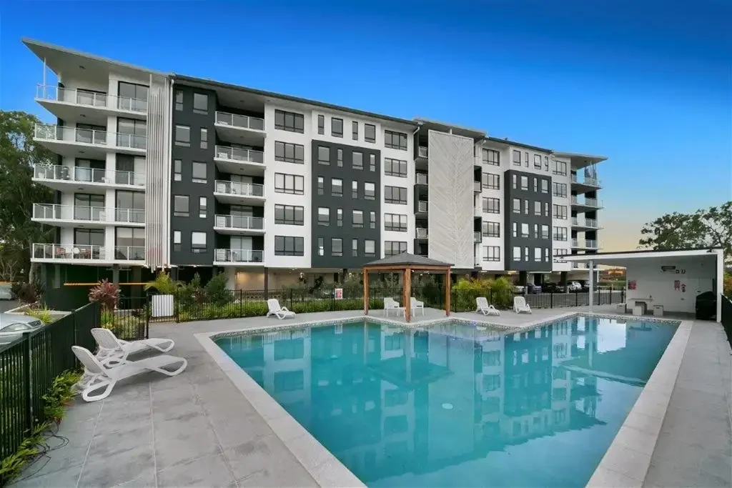 Modern & Stylish four bedrooms and double lockup garage townhouse with central Capalaba location