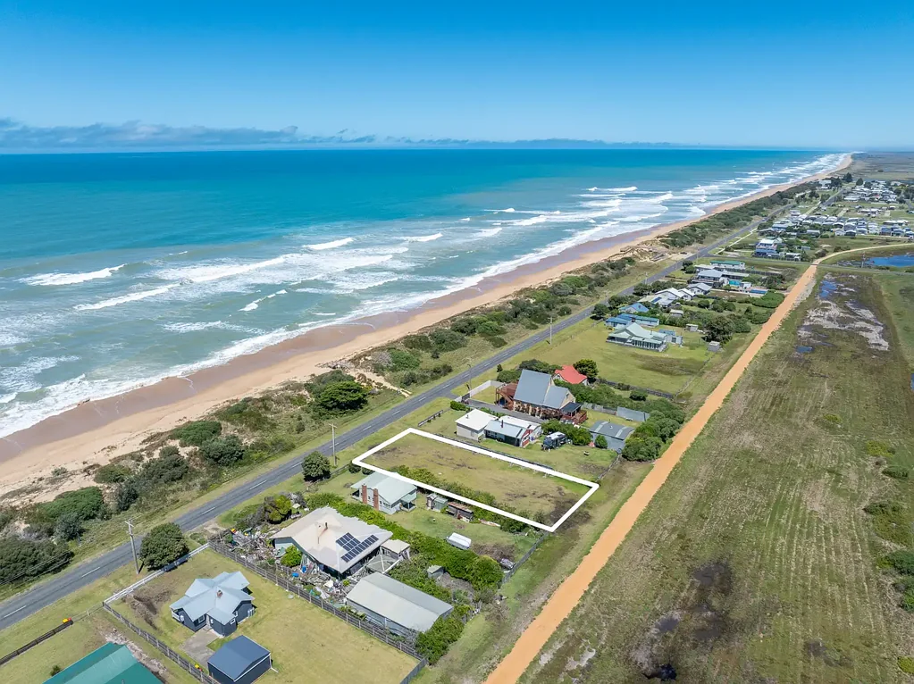 Seaspray ABSOLUTE COASTAL FRONTAGE