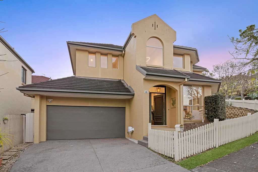 West Pennant Hills 3कमरा Sunny north facing family home within West Pennant Hills catchment