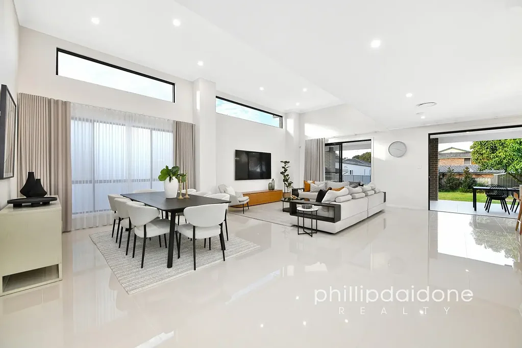Berala 6Moenga LAND, LOCATION, LARGE LUXURIOUS LIVING....