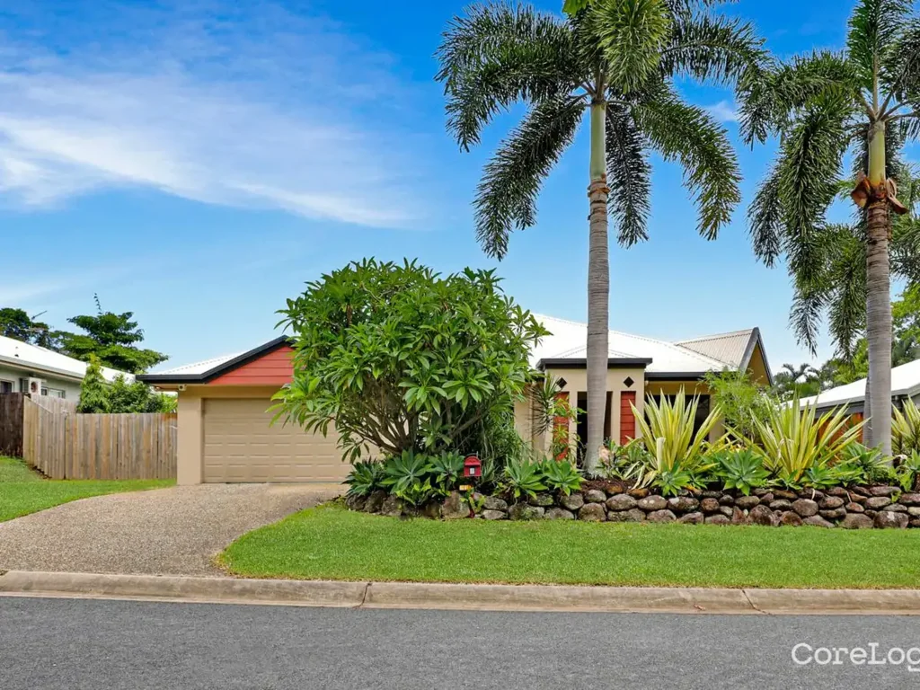 Large UNFURNISHED family home in Palm Cove - 3 TO 6 MONTH LEASE