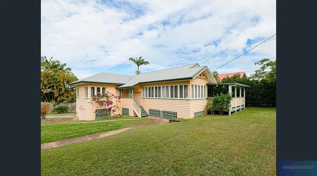 🏡 Big Yard, Easy Living & a Brilliant Stafford Location!