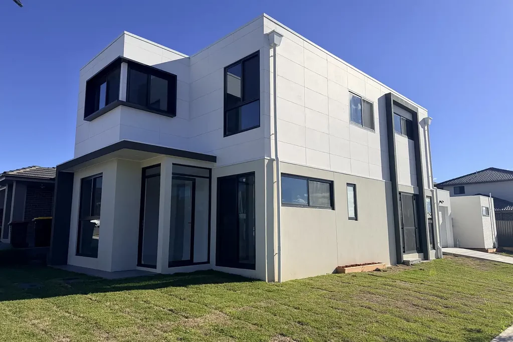 Spacious Family Home in a Prime Austral Location