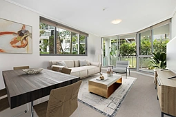 EG01/2 Latham Terrace, Newington