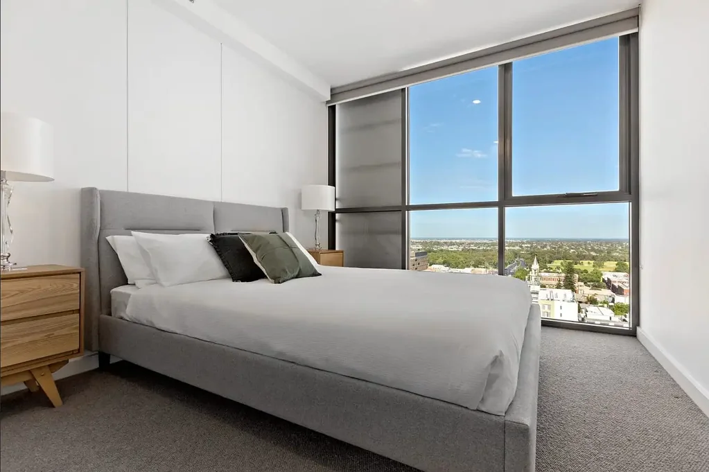 FULLY FURNISHED CITY LIVING IN CENTRAL ADELAIDE
