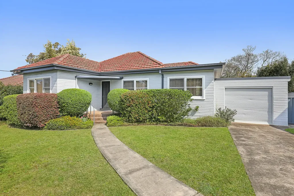 West Wollongong 4Kwarto Single-storey comfort on a peaceful 708.2sqm (approx.) block