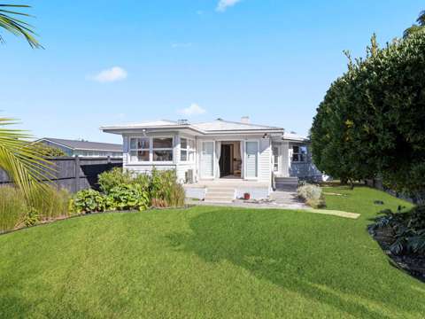 Avondale 3房 业主移居海外，必售！​1970年代经典住宅，焕新升级，即刻入住！ Vendor Overseas Bound – Must Sell!