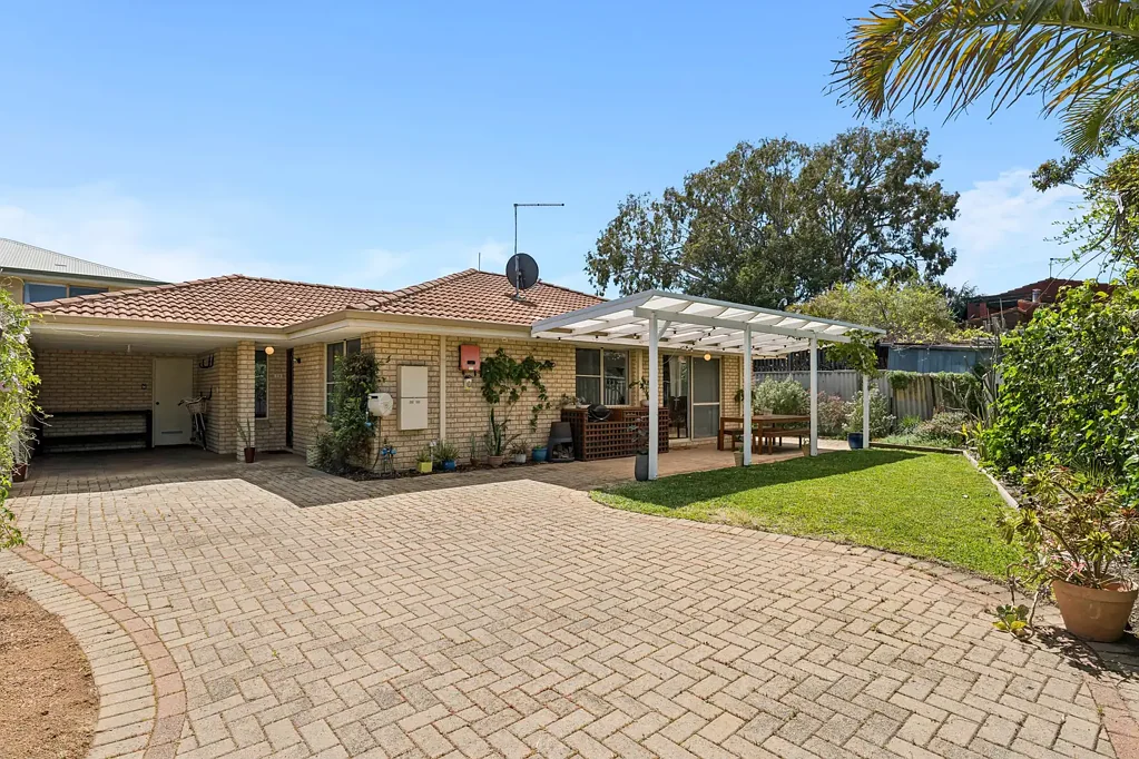 Kallaroo 3Kwarto UNDER OFFER BY SANGITA FORREST Mob 0424 088 058