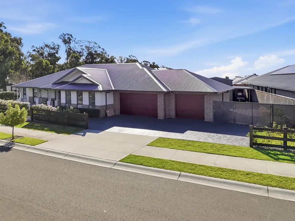 Wilton 5Moenga Custom Designed Modern Home...