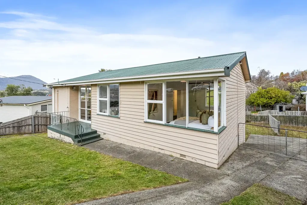 Claremont 3房  Cute cottage, ready to move straight in