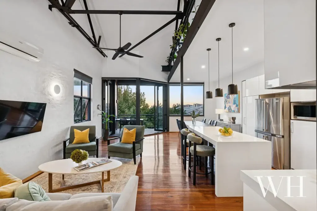 South Fremantle 5ห้องนอน Stunning Industrial Transformation: Soaring Spaces with Ocean Vistas