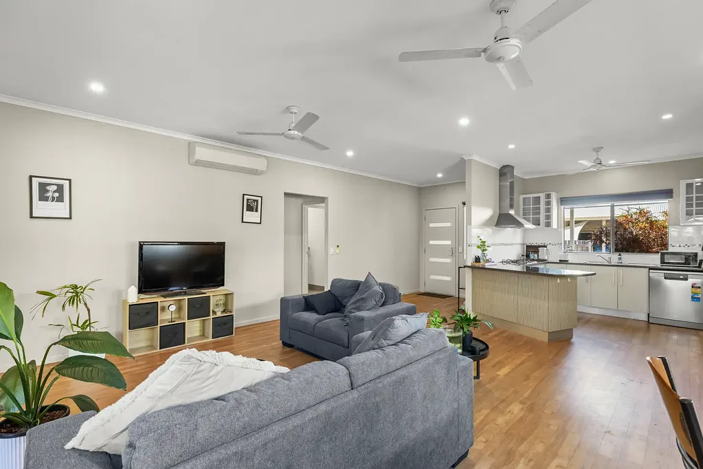 Djugun 2 Slaapkamer Modern Roebuck Estata Villa...Without Strata fees!!