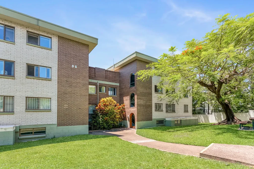 Indooroopilly 2 Slaapkamer Spacious & convenient living in the heart of Indooroopilly