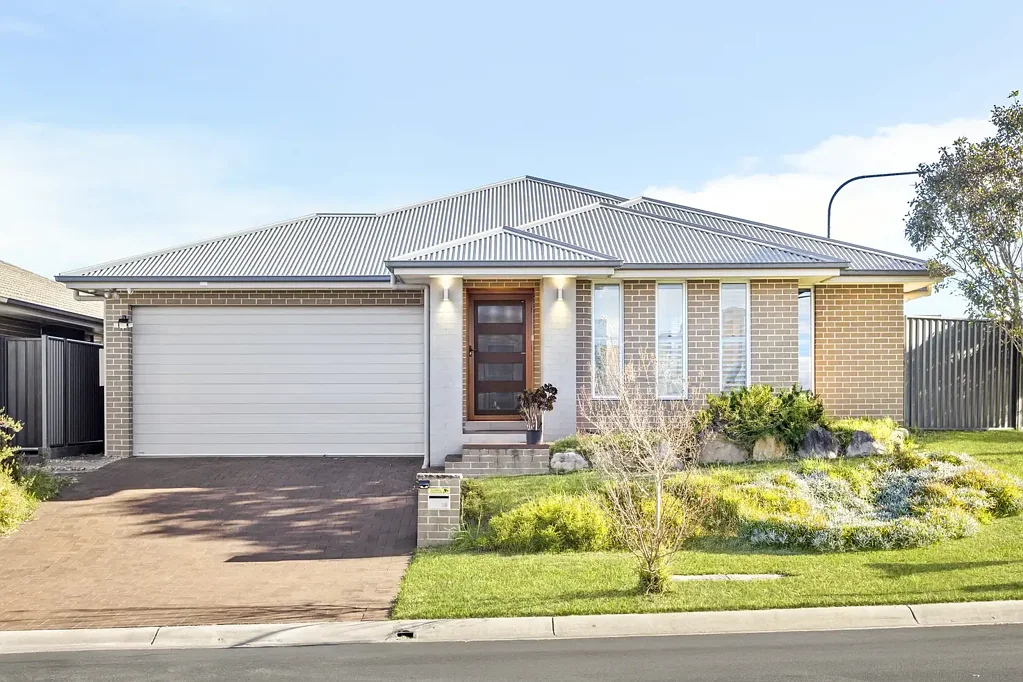 Riverstone 5Habitaciones Sun Drenched, North East Facing, Single Level Luxury Situated on a Generous 450sqm Land Package!