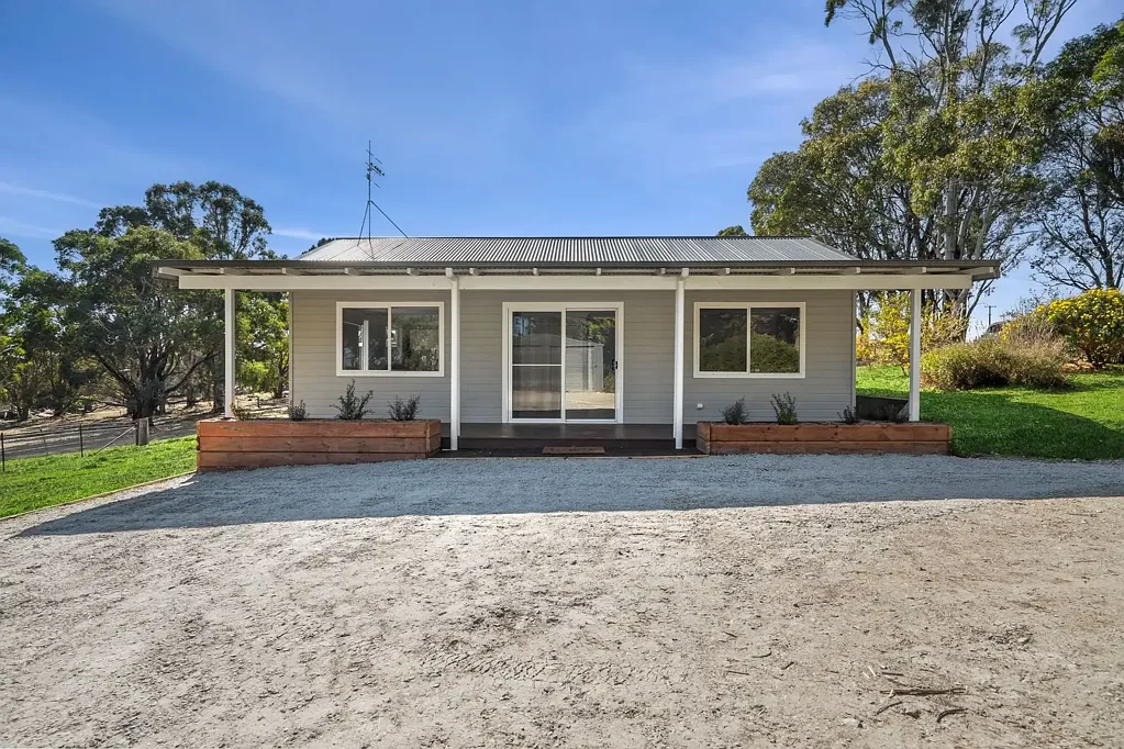 Crookwell 2 Bedroom One Acre, All Ease!