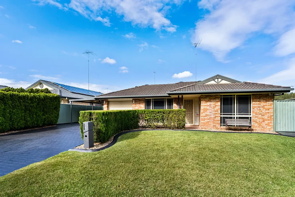Glenmore Park 4 Slaapkamer Family Living with a Swim Spa, Exceptional Parking & Dual Access