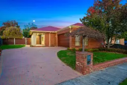 16 Lawless Drive, Cranbourne North