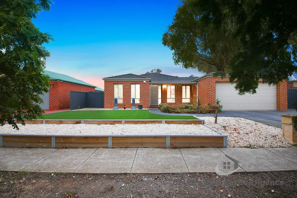 10 Eucumbene Road, Manor Lakes, VIC 3024