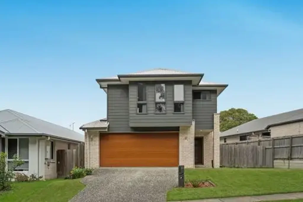 Doolandella 4ห้องนอน Spacious Double-Storey Family Home with Room to Grow - Walk to Shops & Dining