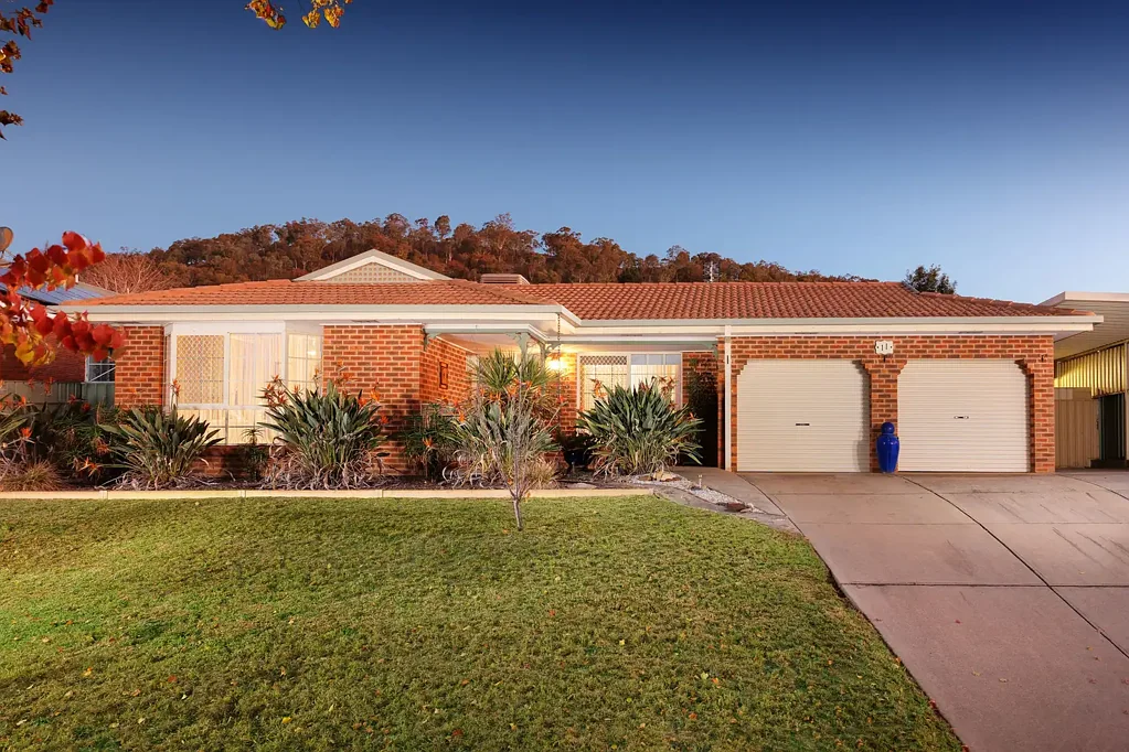 West Wodonga 3Phòng ngủ WEST WODONGA - Family Gem in Prime Federation Hill Locale