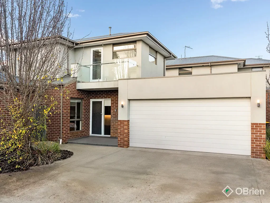 2/28 Santa Monica Drive, Taylors Lakes, VIC 3038