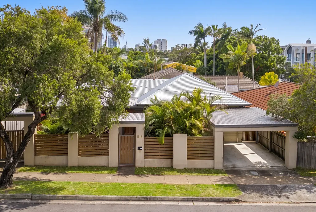 Southport 4 Slaapkamer Character Home with Endless Potential