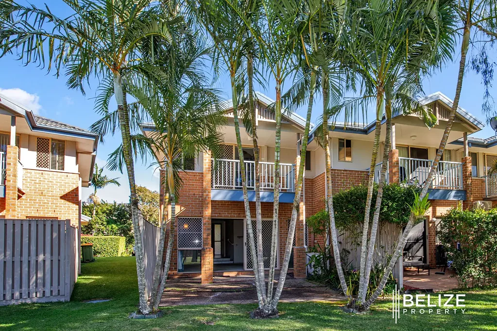 Southport 3침실 Renovate & Reward - Spacious 3-Bedroom Townhouse - Pool, Tennis Court, Secure Gated Complex 'Surfers Greens'