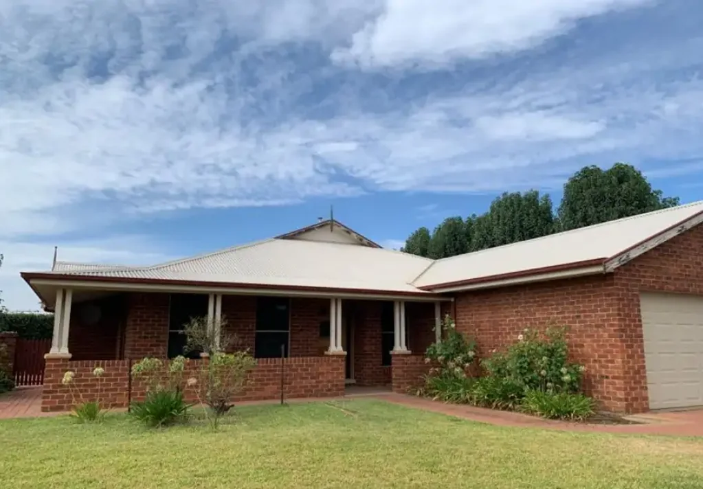 Dubbo 4Moenga Exceptional Family Home in Prime Location - Comfort, Space & Lifestyle