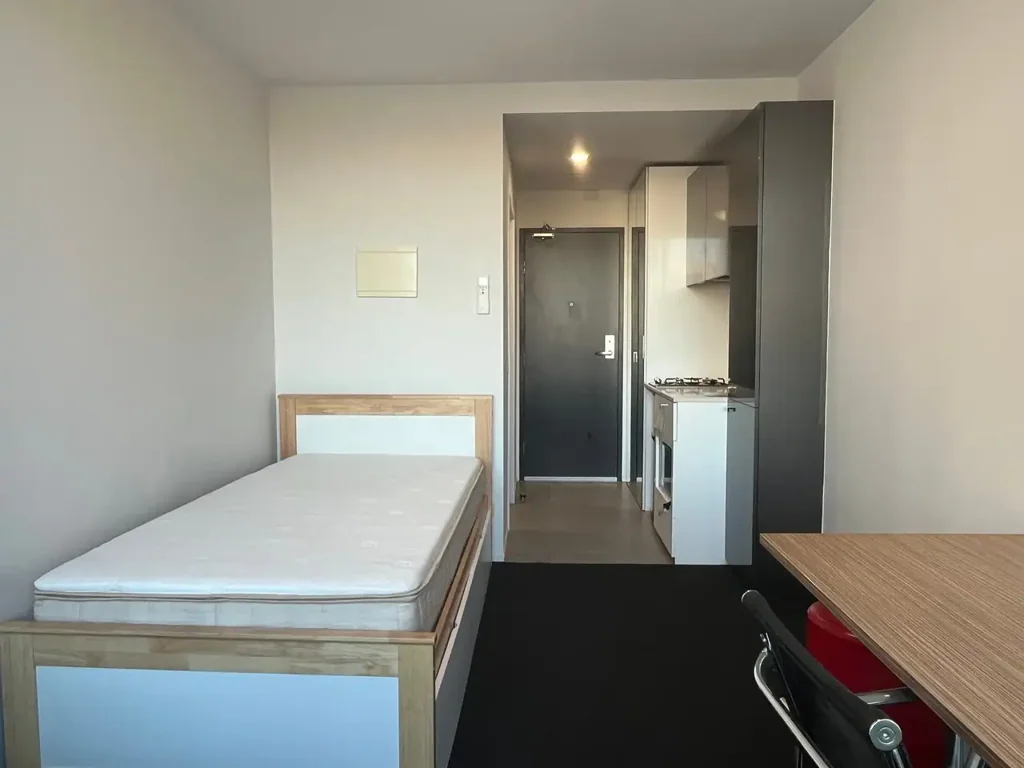 Bright refurbished stuido with views