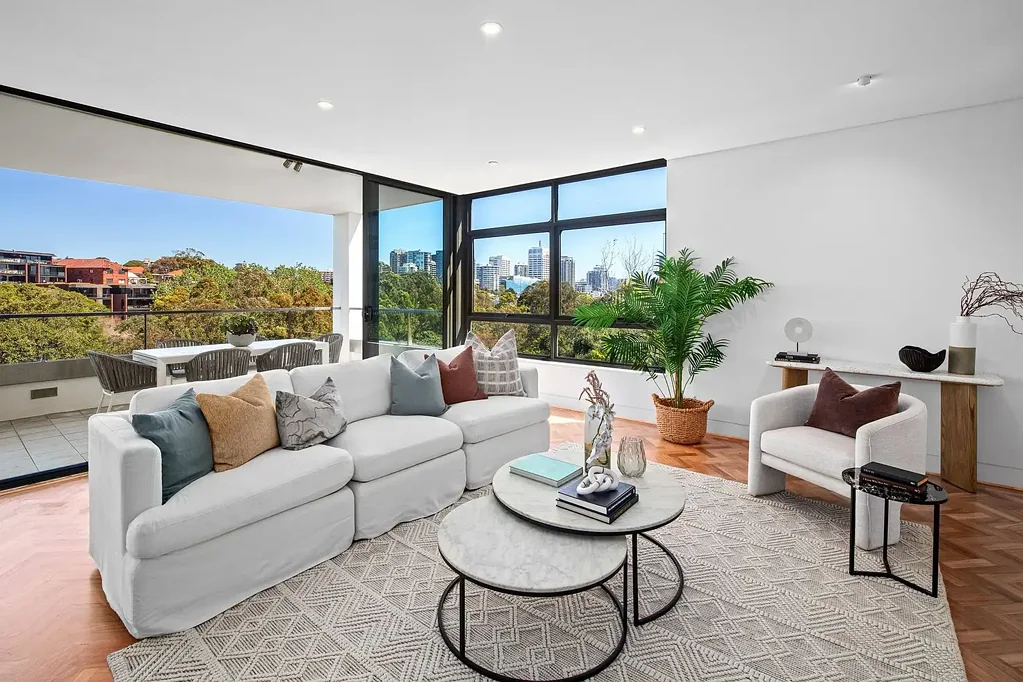 Bellevue Hill 3房 宽敞如别墅的三卧室公寓，坐拥 Cooper Park 迷人景致 HOUSE-SIZED THREE-BEDROOM APARTMENT WITH STUNNING VIEWS