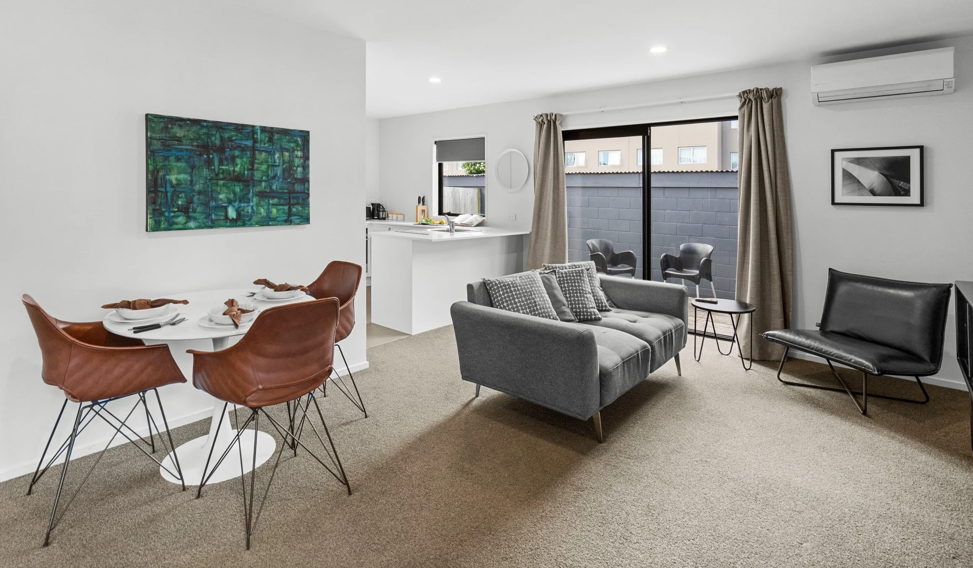Phillipstown 2Zimmer Freehold, Furnished and Ready to move in.
