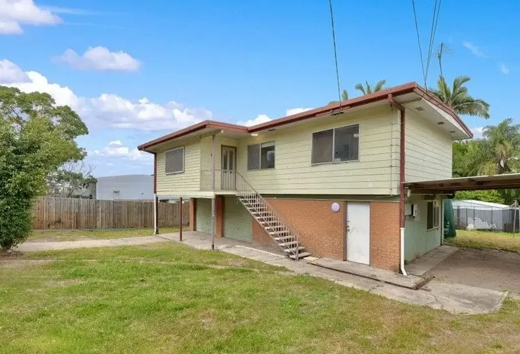 Spacious Family Living on 824m² with Double Car Accommodation