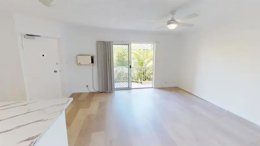 BRIGHT & MODERN 2-BEDROOM APARTMENT IN THE HEART OF PALM BEACH