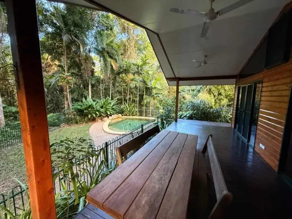 Peaceful Home Surrounded by the Rainforest!