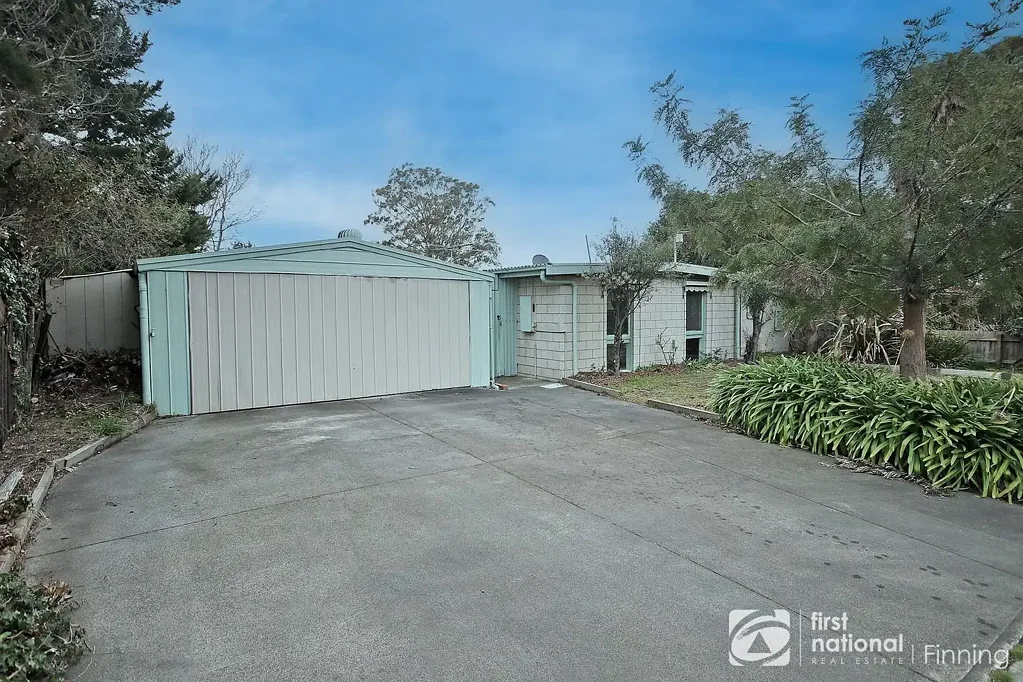 Modern 3-Bedroom Home with 4-Car Garage