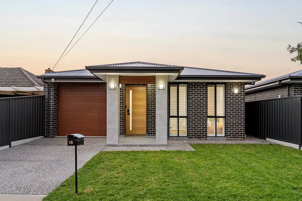 Greenacres 4ਬੈੱਡਰੂਮ Designer Suburban New Build w All The Specs!