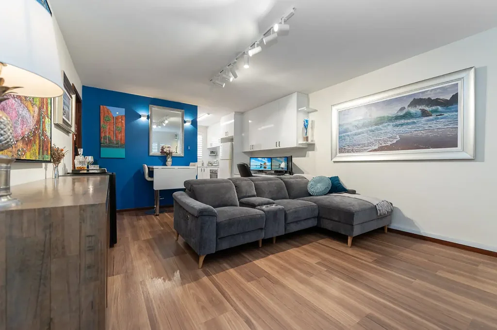 Como 2 Bedroom Fully Renovated, Surrounded by Amenity